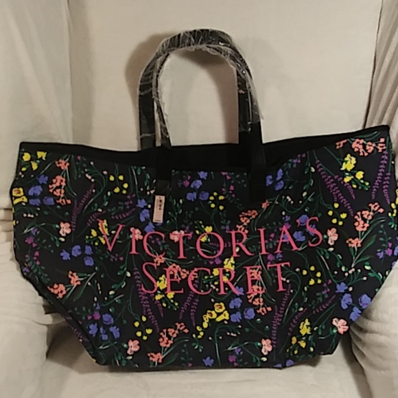 Victoria's Secret Handbags - Nwt Victoria's Secret lg tote